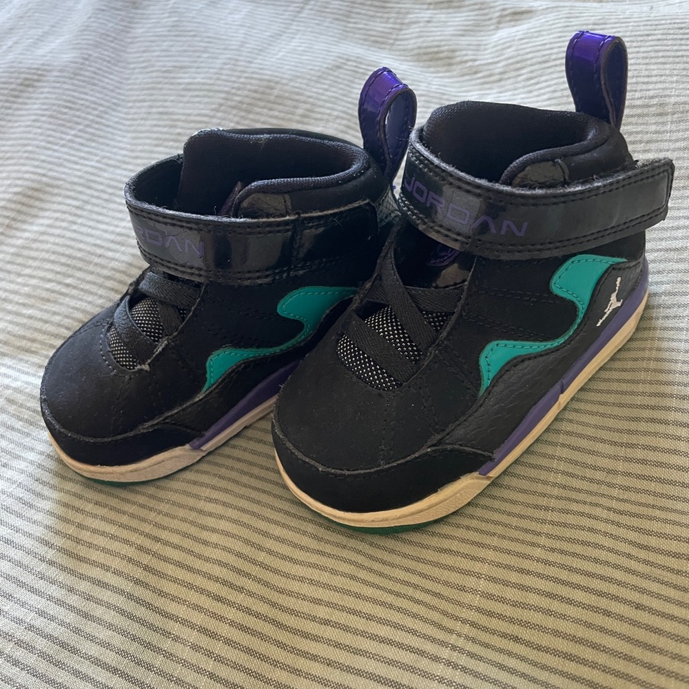 Jordan Kids Black and Teal Sneakers